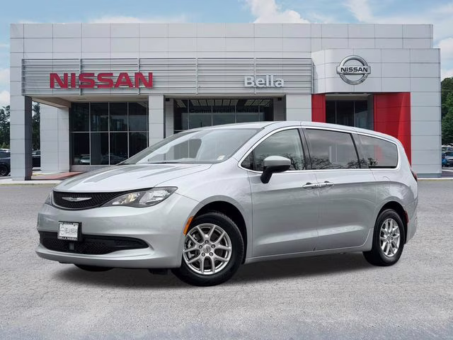 2023 Silver Mist Clearcoat Chrysler Voyager LX FWD Van