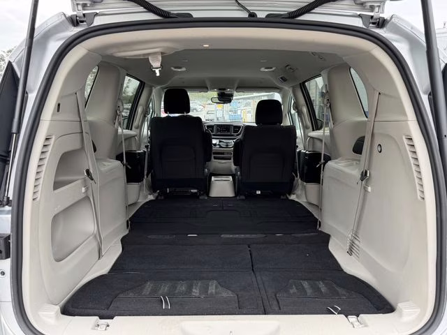 2023 Silver Mist Clearcoat Chrysler Voyager LX FWD Van