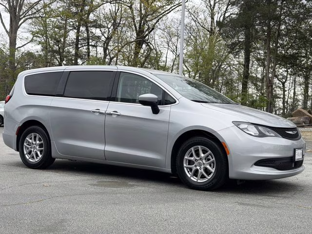 2023 Silver Mist Clearcoat Chrysler Voyager LX FWD Van