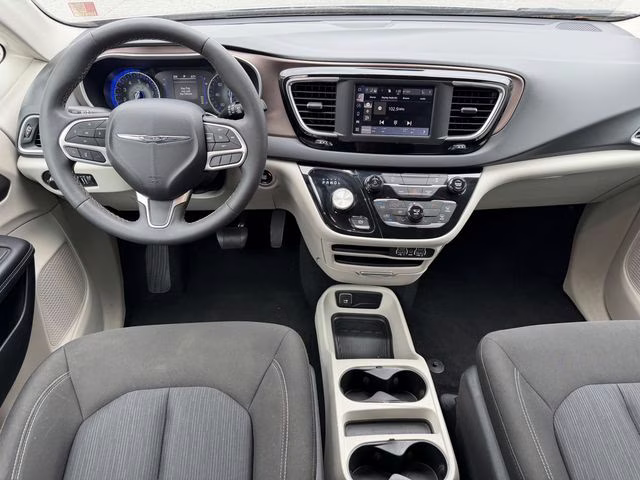 2023 Silver Mist Clearcoat Chrysler Voyager LX FWD Van