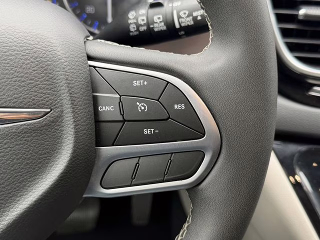 2023 Silver Mist Clearcoat Chrysler Voyager LX FWD Van