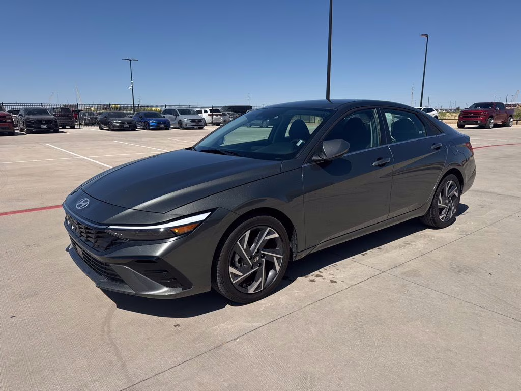 2025 Amazon Gray Hyundai Elantra SEL Convenience FWD Sedan