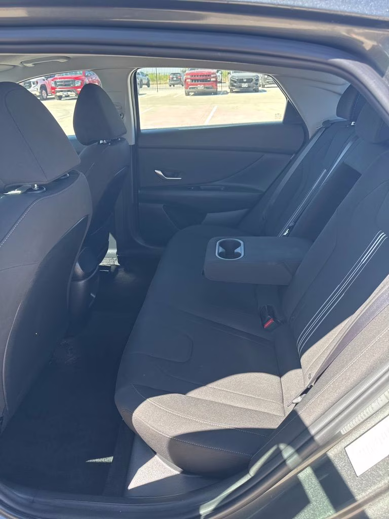 2025 Amazon Gray Hyundai Elantra SEL Convenience FWD Sedan