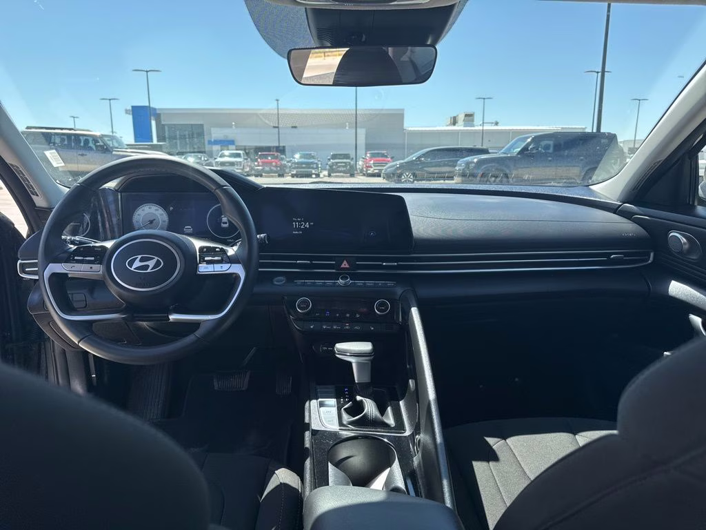 2025 Amazon Gray Hyundai Elantra SEL Convenience FWD Sedan