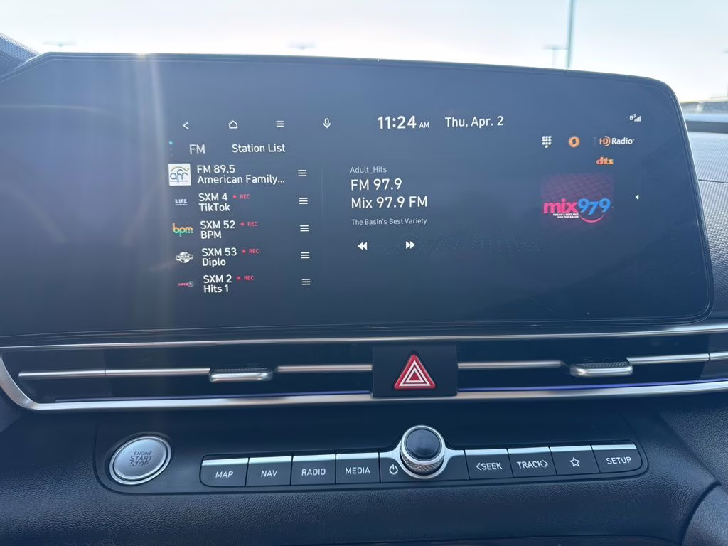 2025 Amazon Gray Hyundai Elantra SEL Convenience FWD Sedan