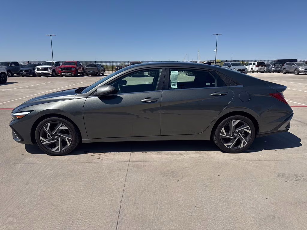 2025 Amazon Gray Hyundai Elantra SEL Convenience FWD Sedan