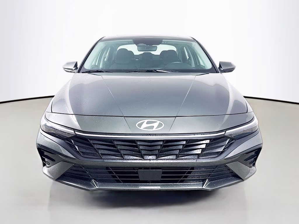 2025 Amazon Gray Hyundai Elantra SEL Convenience FWD Sedan