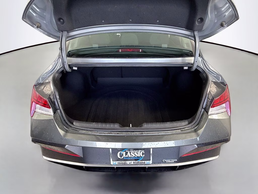 2025 Amazon Gray Hyundai Elantra SEL Convenience FWD Sedan