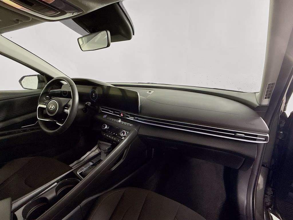 2025 Amazon Gray Hyundai Elantra SEL Convenience FWD Sedan