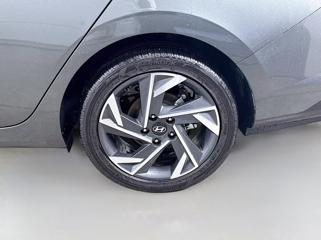 2025 Amazon Gray Hyundai Elantra SEL Convenience FWD Sedan