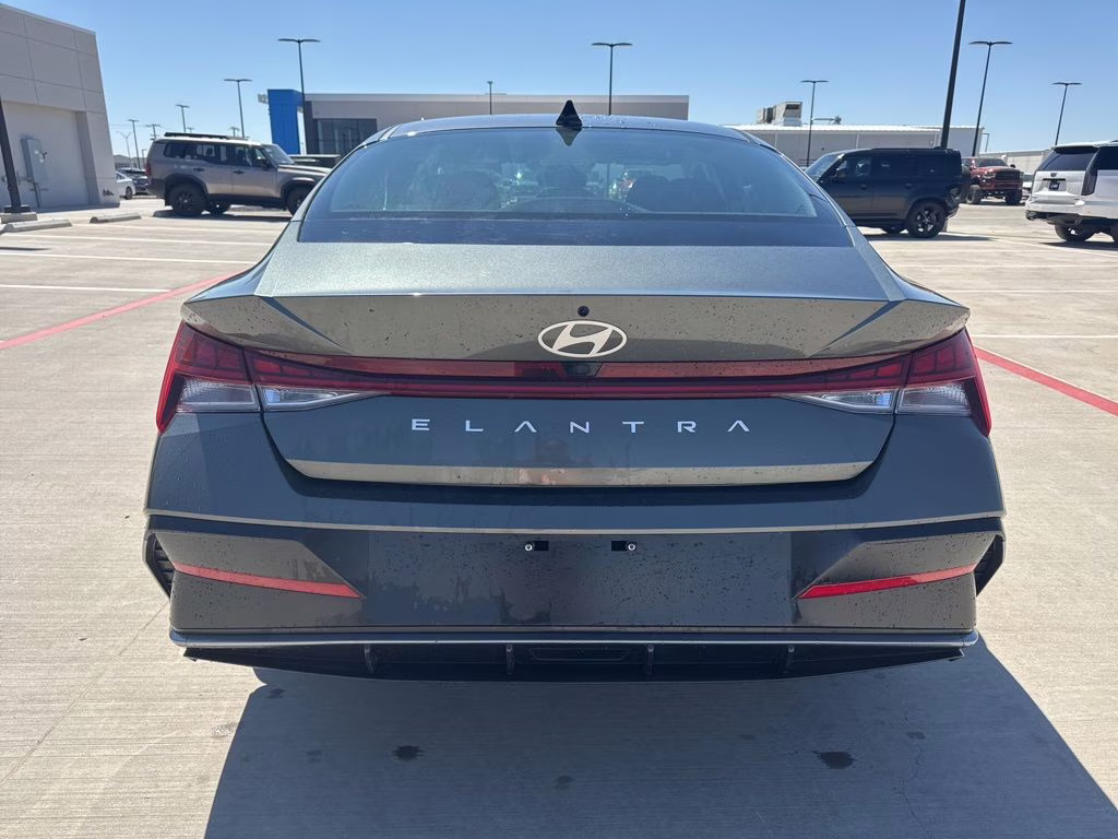 2025 Amazon Gray Hyundai Elantra SEL Convenience FWD Sedan
