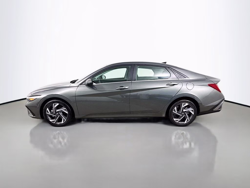 2025 Amazon Gray Hyundai Elantra SEL Convenience FWD Sedan