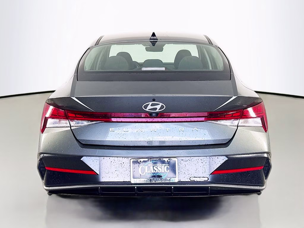 2025 Amazon Gray Hyundai Elantra SEL Convenience FWD Sedan
