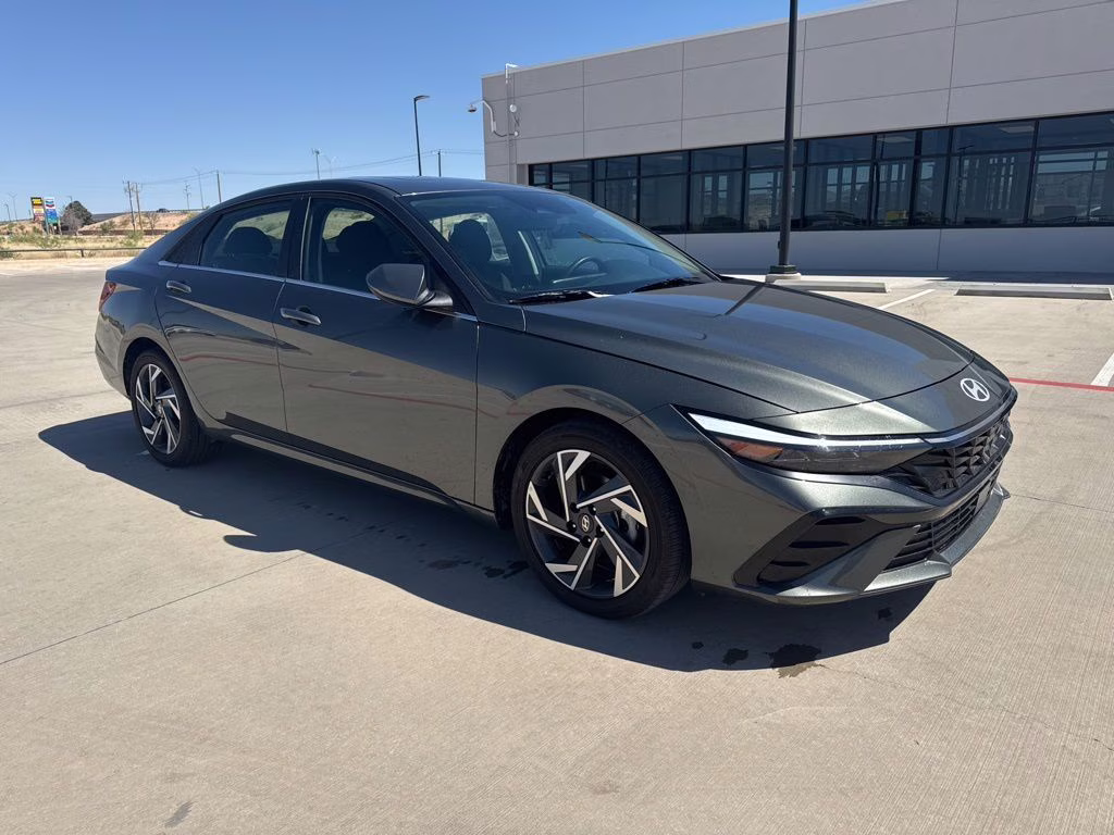 2025 Amazon Gray Hyundai Elantra SEL Convenience FWD Sedan
