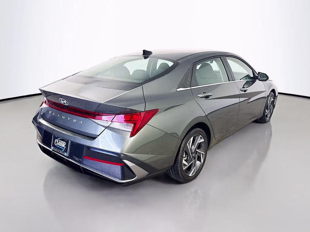 2025 Amazon Gray Hyundai Elantra SEL Convenience FWD Sedan