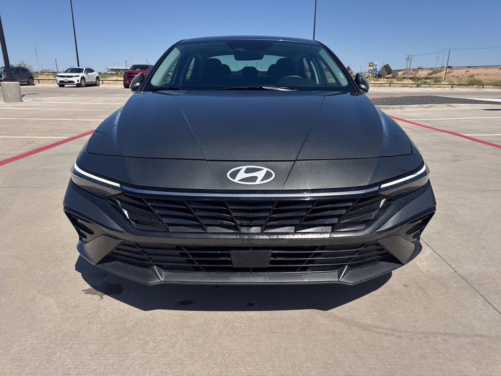2025 Amazon Gray Hyundai Elantra SEL Convenience FWD Sedan