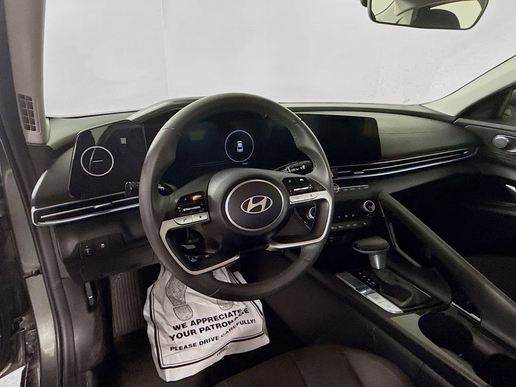 2025 Amazon Gray Hyundai Elantra SEL Convenience FWD Sedan