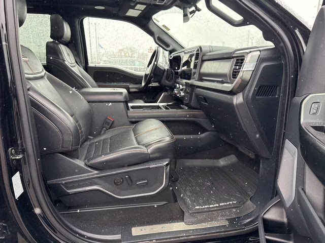 2024 Agate Black Metallic Ford Super Duty F-350 SRW Platinum 4X4 Truck