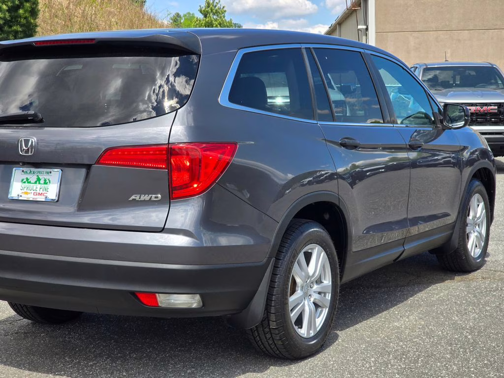 2016 Gray Honda Pilot LX AWD SUV