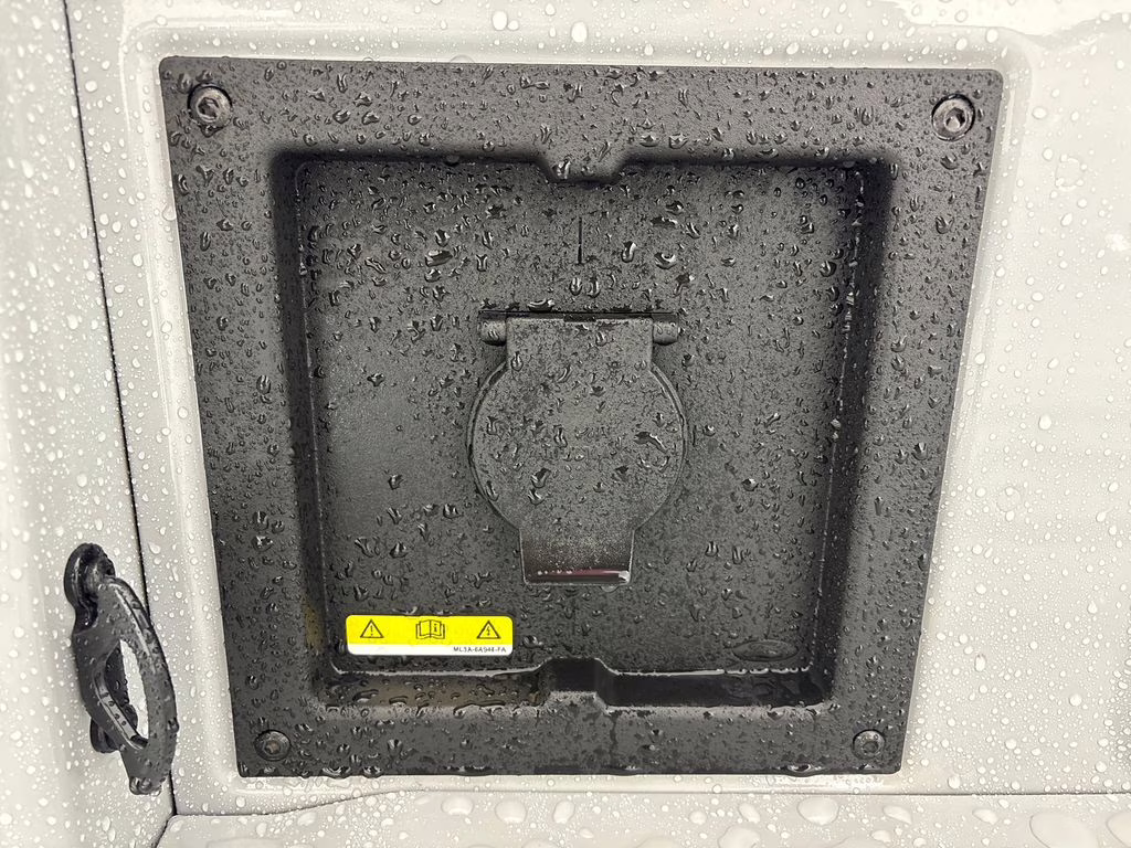 2026 Avalanche Ford F-150 Lariat 4X4 Truck