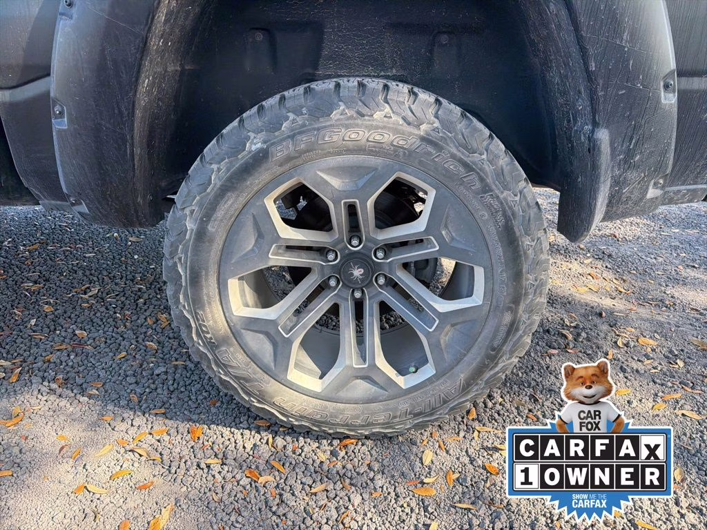 2022 Diamond Black Crystal Pearlcoat Ram 1500 Laramie 4X4 Truck