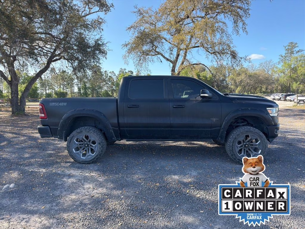 2022 Diamond Black Crystal Pearlcoat Ram 1500 Laramie 4X4 Truck