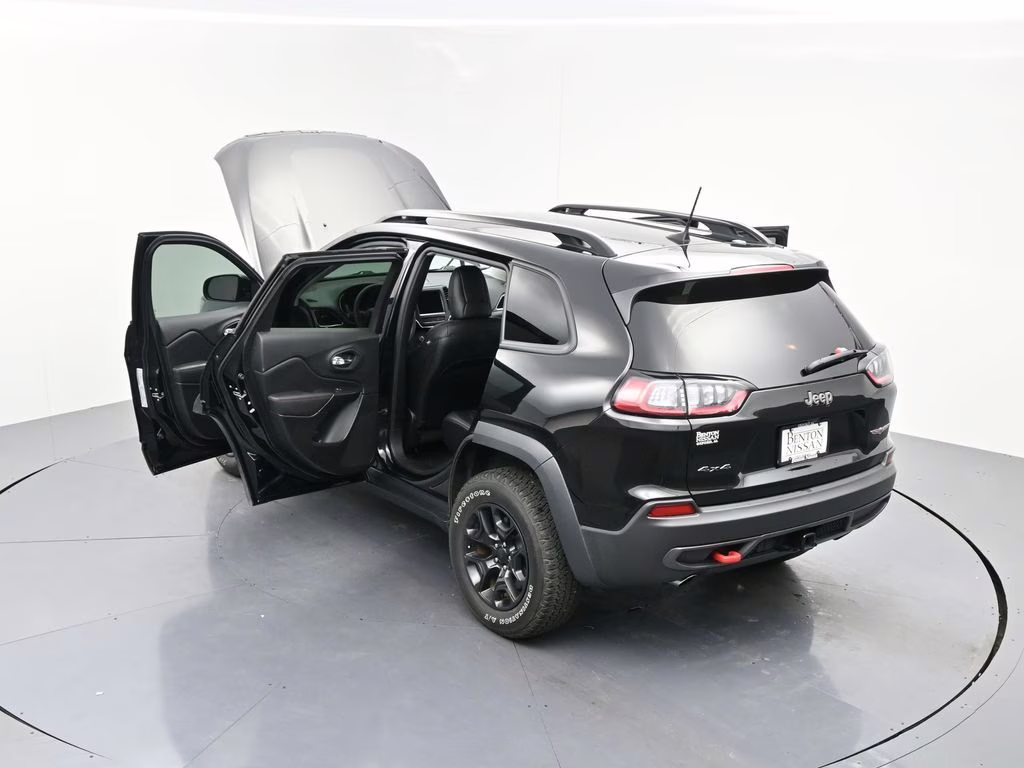 2022 Diamond Black Crystal Pearlcoat Jeep Cherokee Trailhawk 4X4 SUV