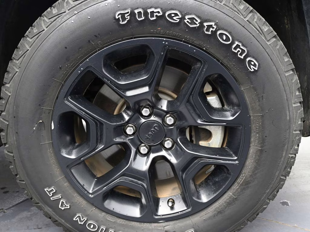 2022 Diamond Black Crystal Pearlcoat Jeep Cherokee Trailhawk 4X4 SUV