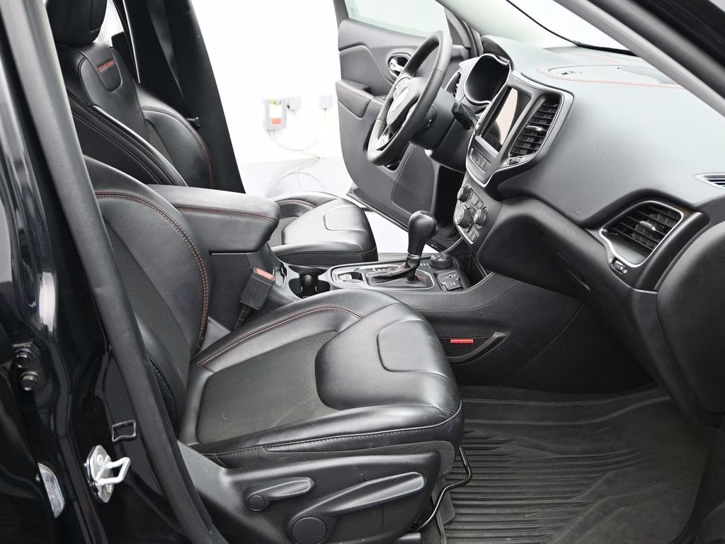 2022 Diamond Black Crystal Pearlcoat Jeep Cherokee Trailhawk 4X4 SUV