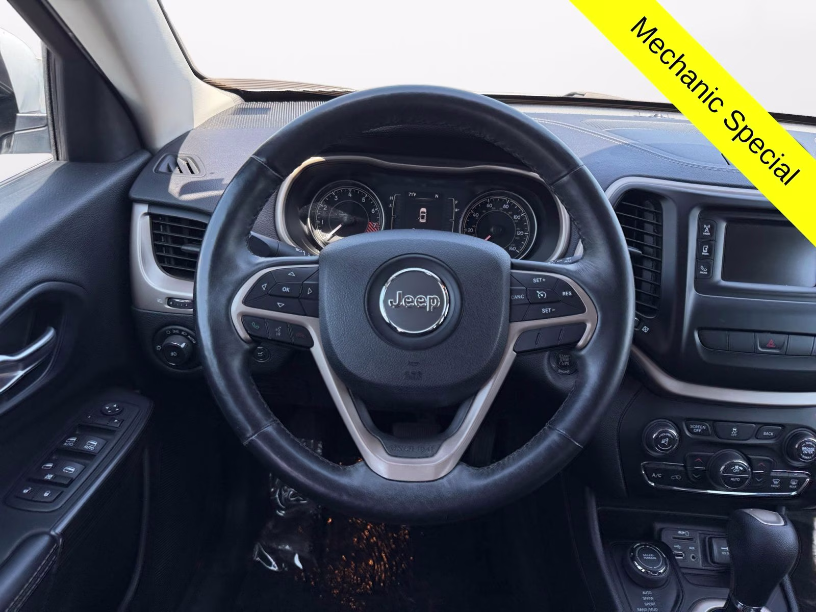 2014 Bright White Clearcoat Jeep Cherokee Latitude 4X4 SUV