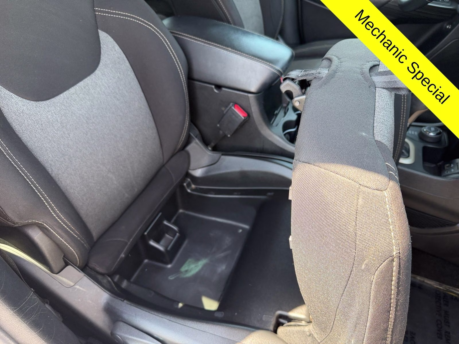 2014 Bright White Clearcoat Jeep Cherokee Latitude 4X4 SUV