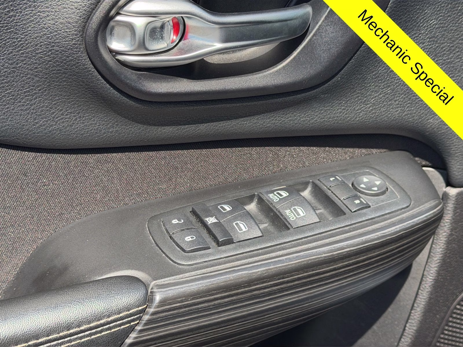 2014 Bright White Clearcoat Jeep Cherokee Latitude 4X4 SUV