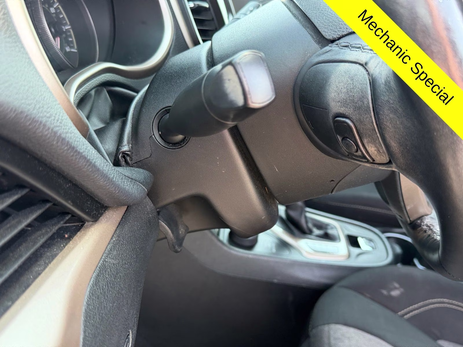 2014 Bright White Clearcoat Jeep Cherokee Latitude 4X4 SUV