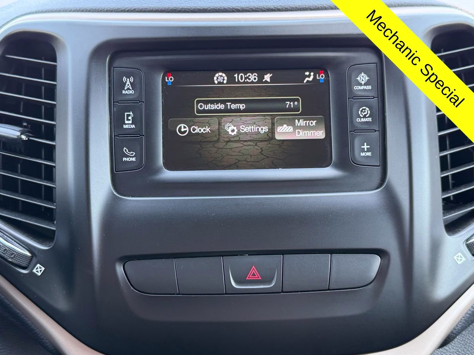 2014 Bright White Clearcoat Jeep Cherokee Latitude 4X4 SUV