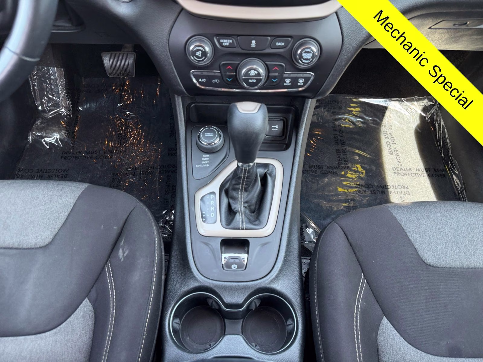 2014 Bright White Clearcoat Jeep Cherokee Latitude 4X4 SUV