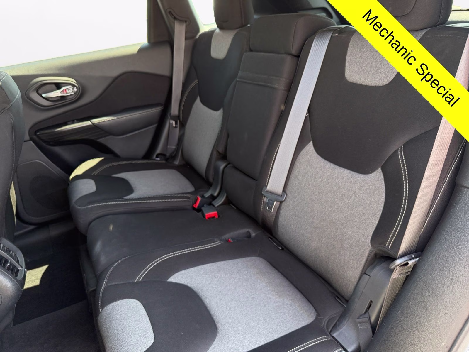 2014 Bright White Clearcoat Jeep Cherokee Latitude 4X4 SUV