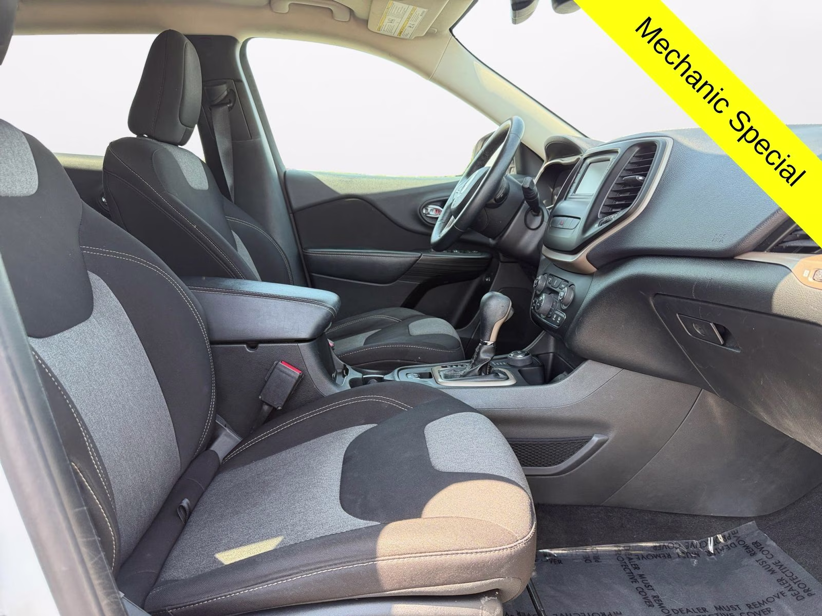 2014 Bright White Clearcoat Jeep Cherokee Latitude 4X4 SUV