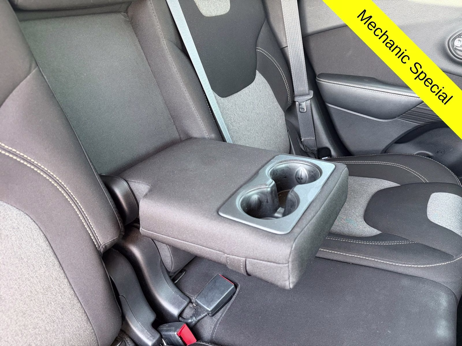 2014 Bright White Clearcoat Jeep Cherokee Latitude 4X4 SUV