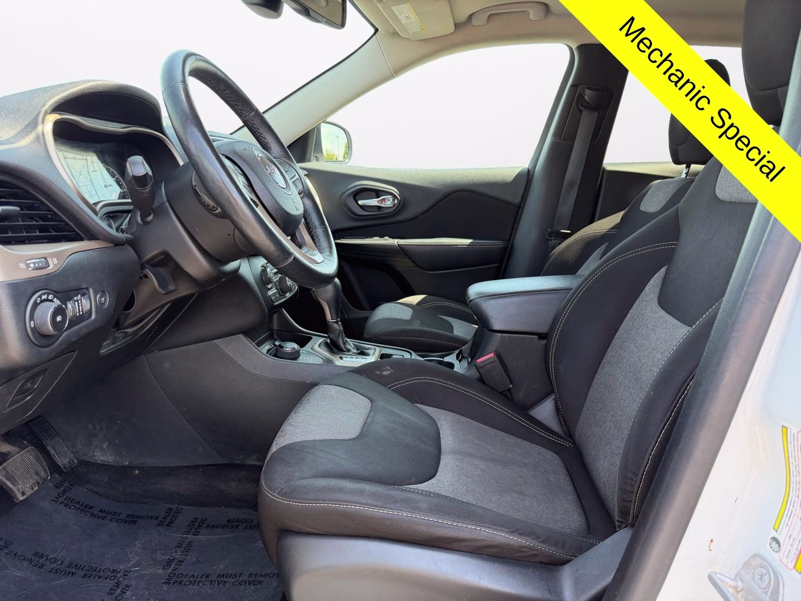 2014 Bright White Clearcoat Jeep Cherokee Latitude 4X4 SUV