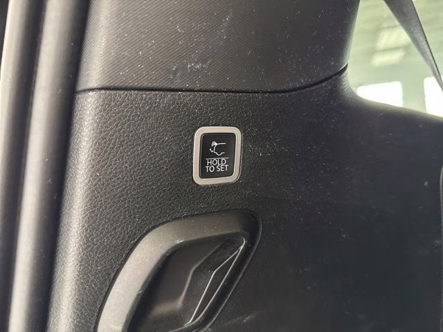 2022 Bright White Clearcoat Jeep Wagoneer Series III 4X4 SUV