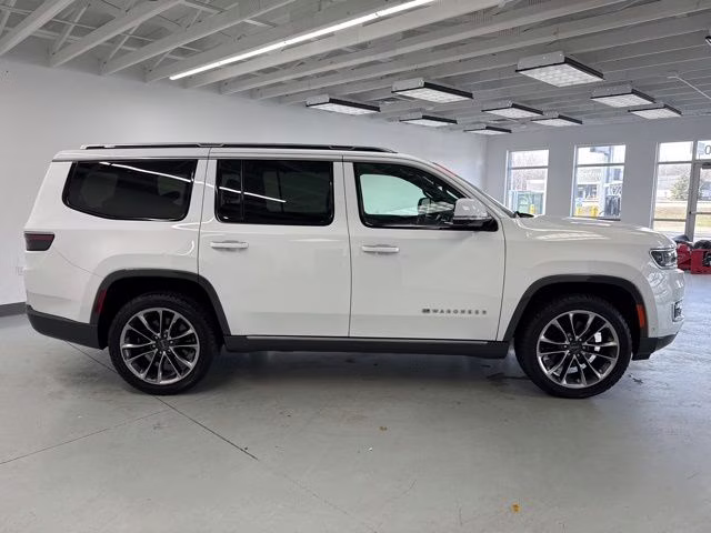 2022 Bright White Clearcoat Jeep Wagoneer Series III 4X4 SUV