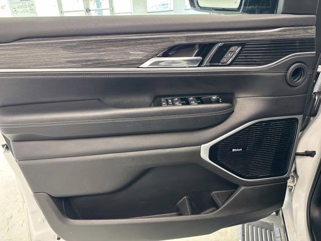 2022 Bright White Clearcoat Jeep Wagoneer Series III 4X4 SUV