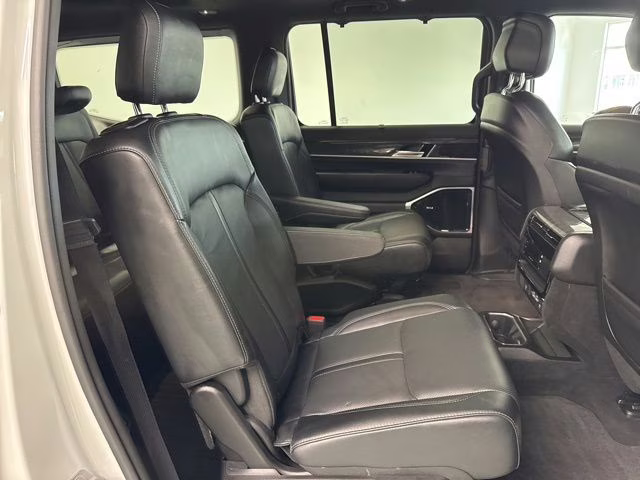 2022 Bright White Clearcoat Jeep Wagoneer Series III 4X4 SUV