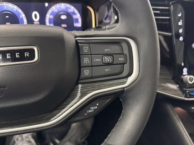 2022 Bright White Clearcoat Jeep Wagoneer Series III 4X4 SUV