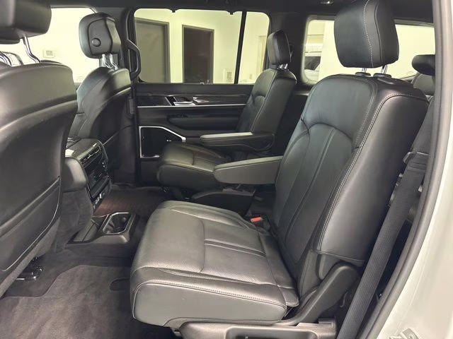 2022 Bright White Clearcoat Jeep Wagoneer Series III 4X4 SUV