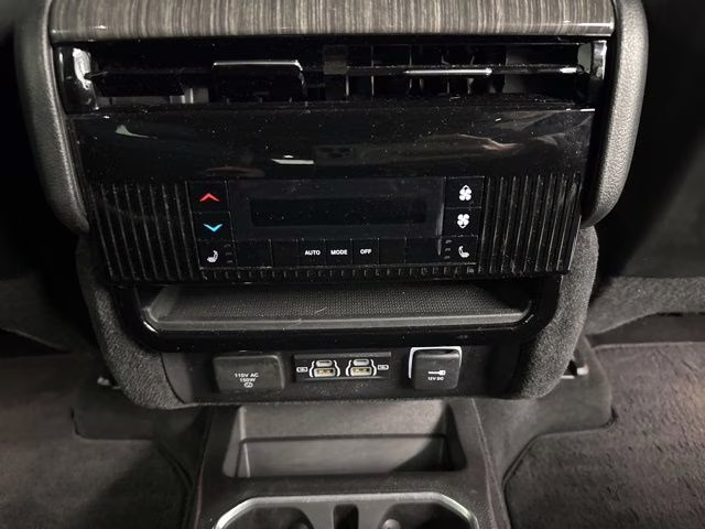 2022 Bright White Clearcoat Jeep Wagoneer Series III 4X4 SUV