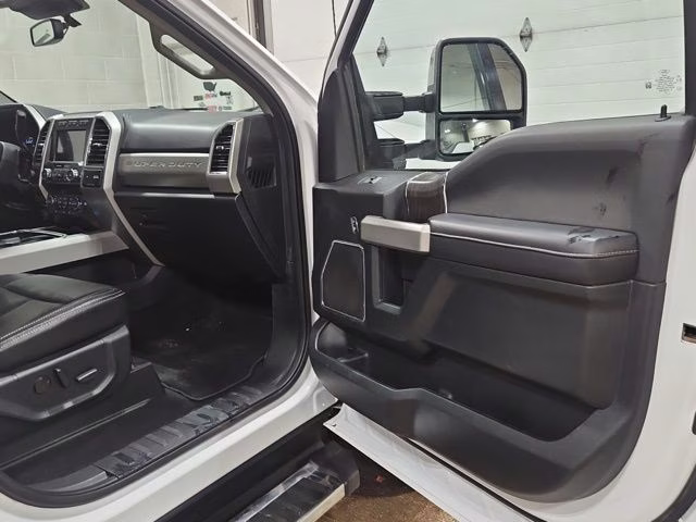 2021 Oxford White Ford Super Duty F-250 SRW Lariat 4X4 Truck