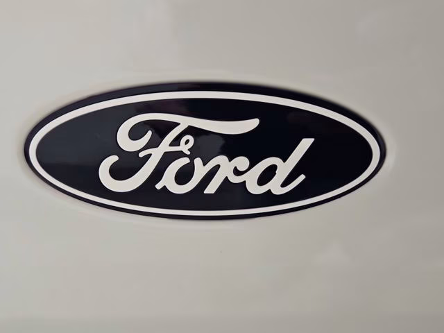 2024 Star White Metallic Tri-Coat Ford F-150 Lightning Platinum AWD Truck