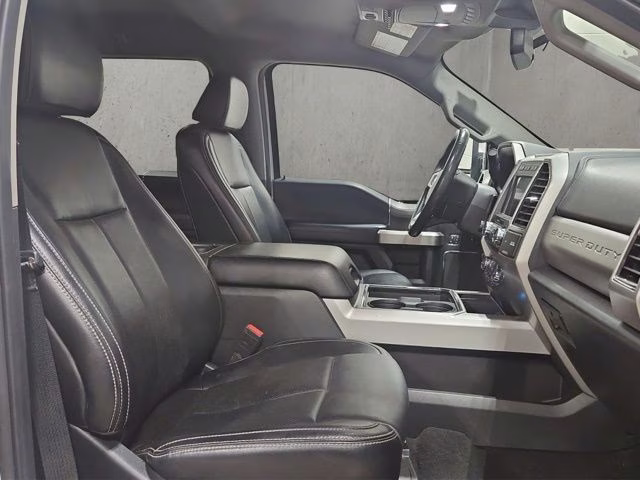2021 Oxford White Ford Super Duty F-250 SRW Lariat 4X4 Truck