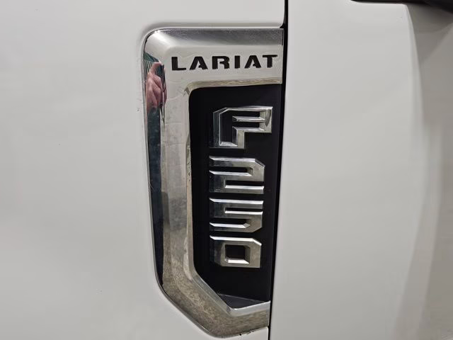 2021 Oxford White Ford Super Duty F-250 SRW Lariat 4X4 Truck